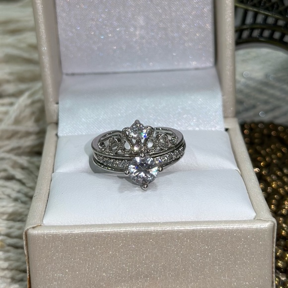 Ring - Picture 3 of 9